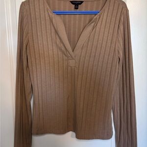 Banana Republic women’s tan Long Sleeve ribbed Henley top